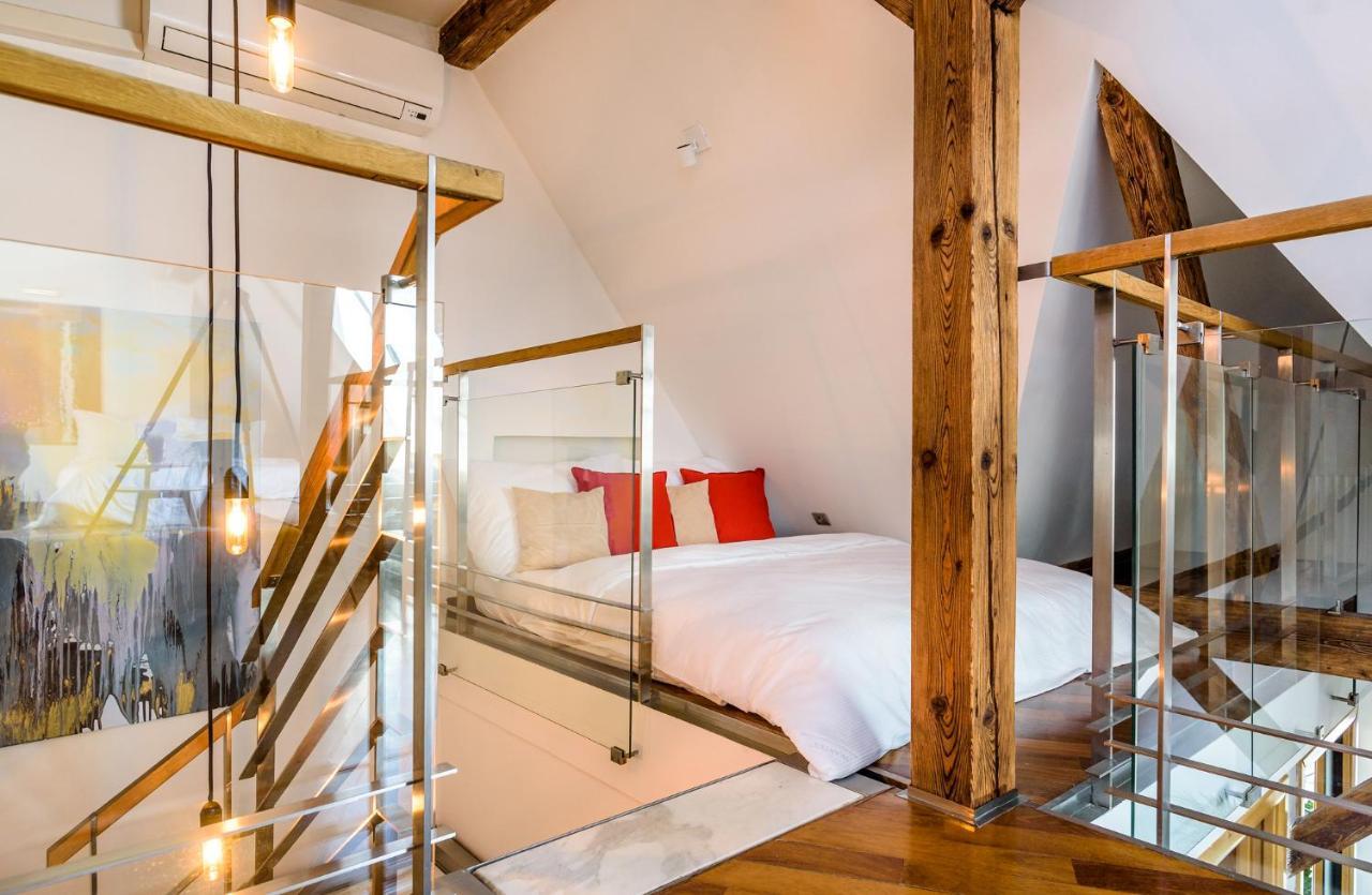 Triplex Kings In Old Town Apartment