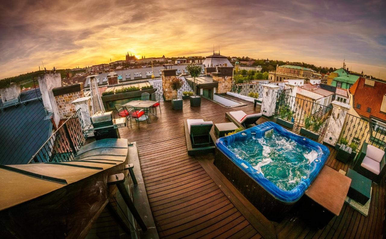 Triplex Kings In Old Town Apartment *