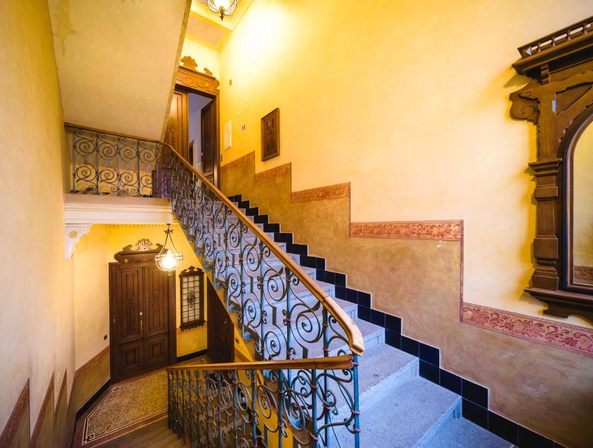 Triplex Kings In Old Town Apartment *